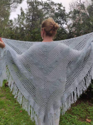 Chal artesanal de crochet de alpaca y seda