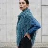 Chal de crochet burbujas con flecos hecho a mano