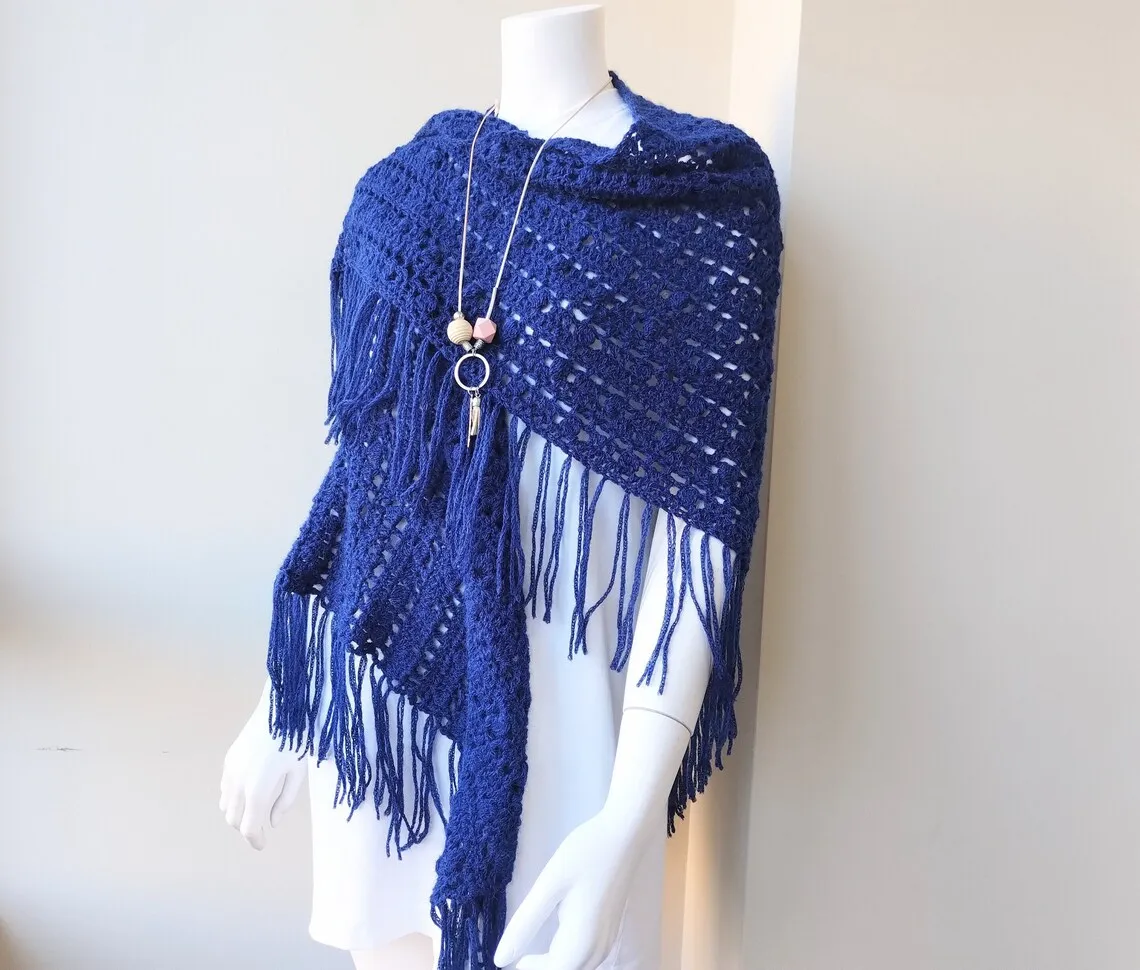 Chal de Crochet de Alpaca Azul Marino con Flecos