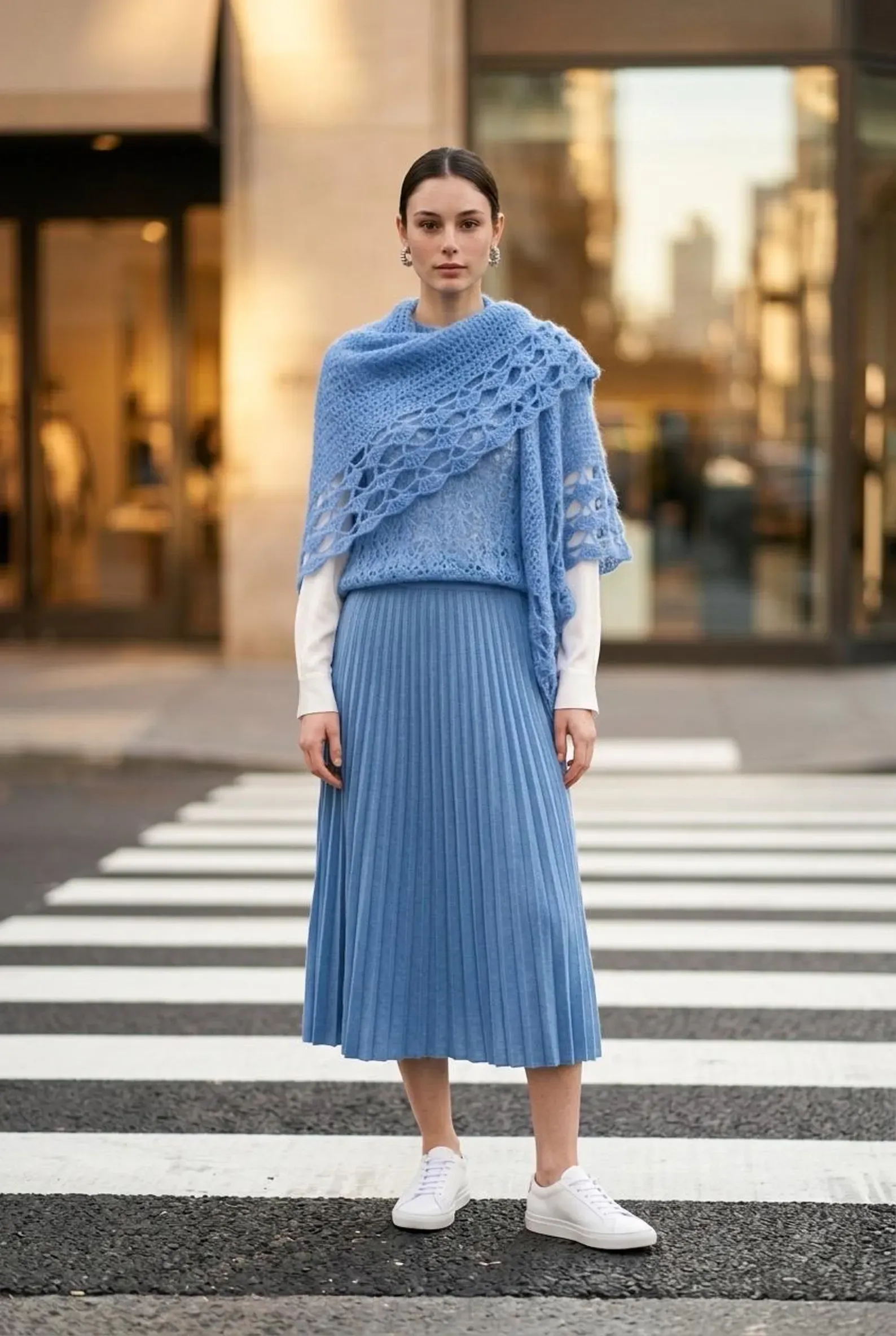 Chal de alpaca azul de ganchillo para mujer - Imagen 2