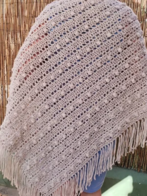Chal de Crochet de Alpaca con Flecos. Gris Claro