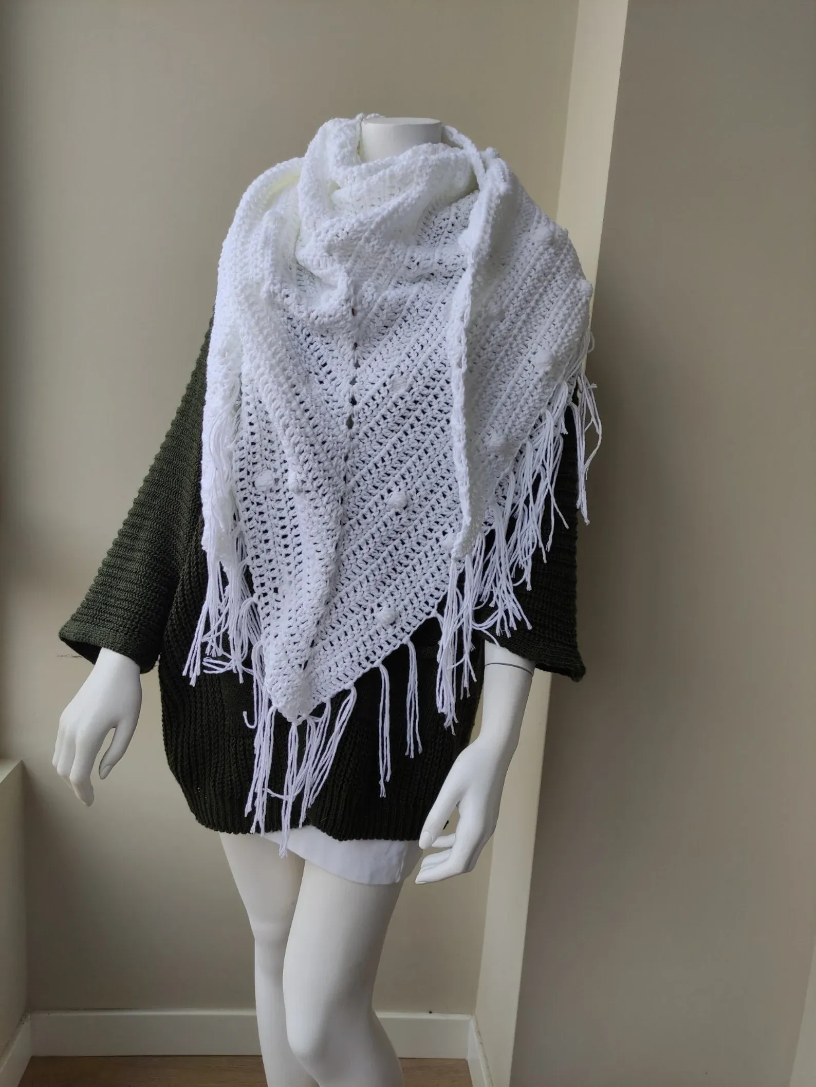 Chal de Crochet de Lana Vegetal con Flecos. Blanco - Imagen 2