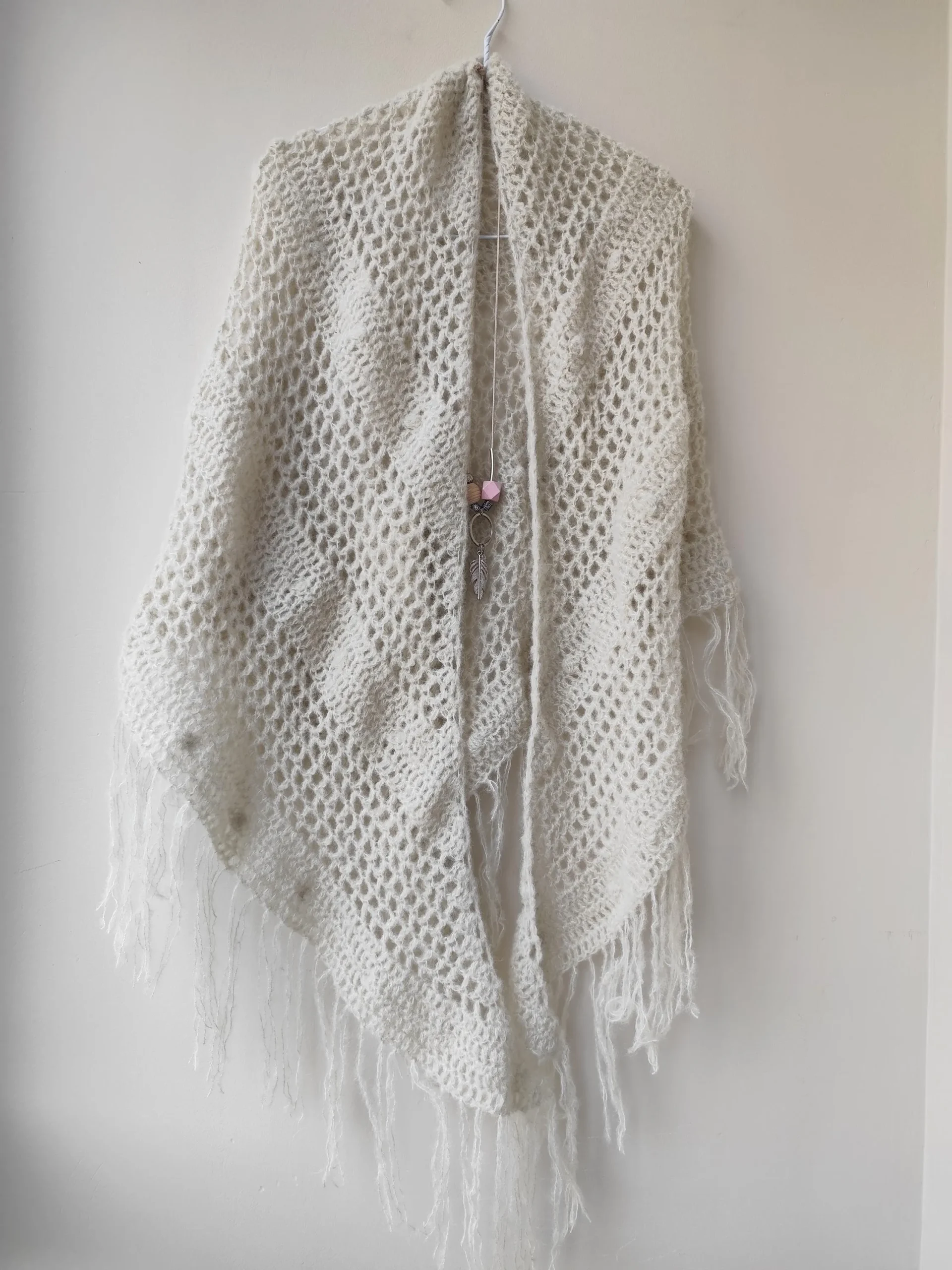 Chal de Crochet de Alpaca con Flecos. Blanco - Imagen 2