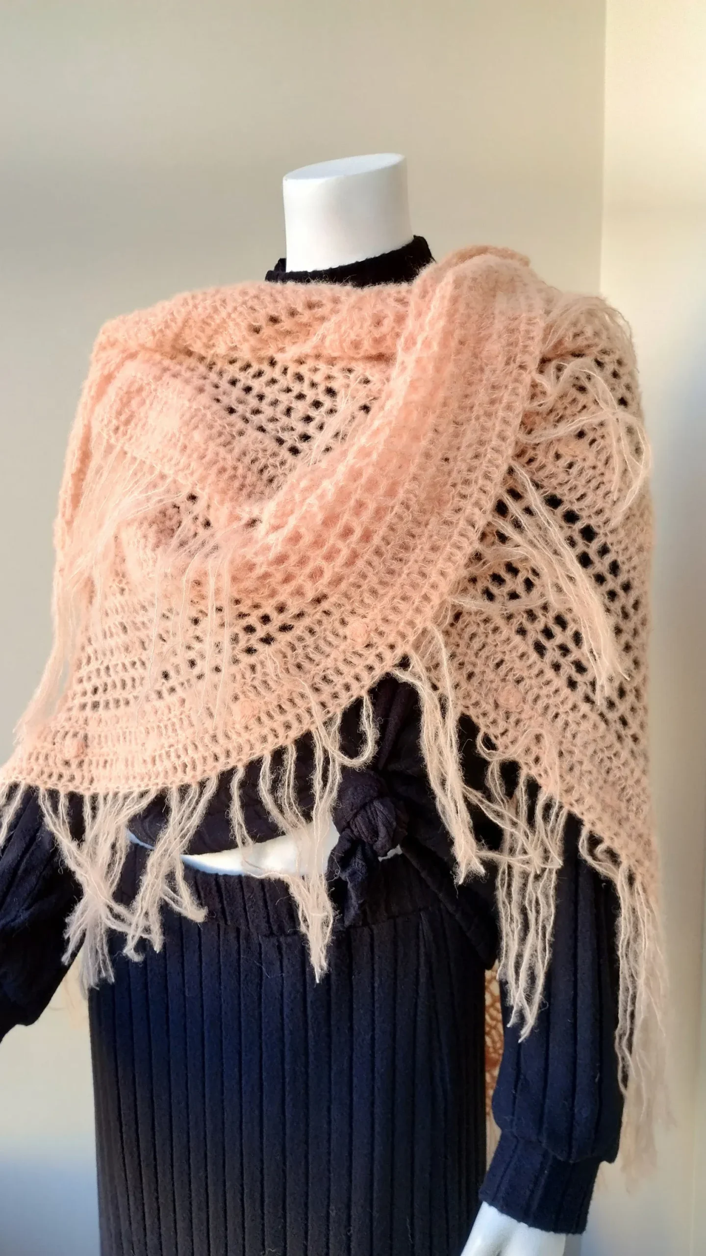Chal de Crochet de Alpaca con Flecos. Albaricoque - Imagen 2