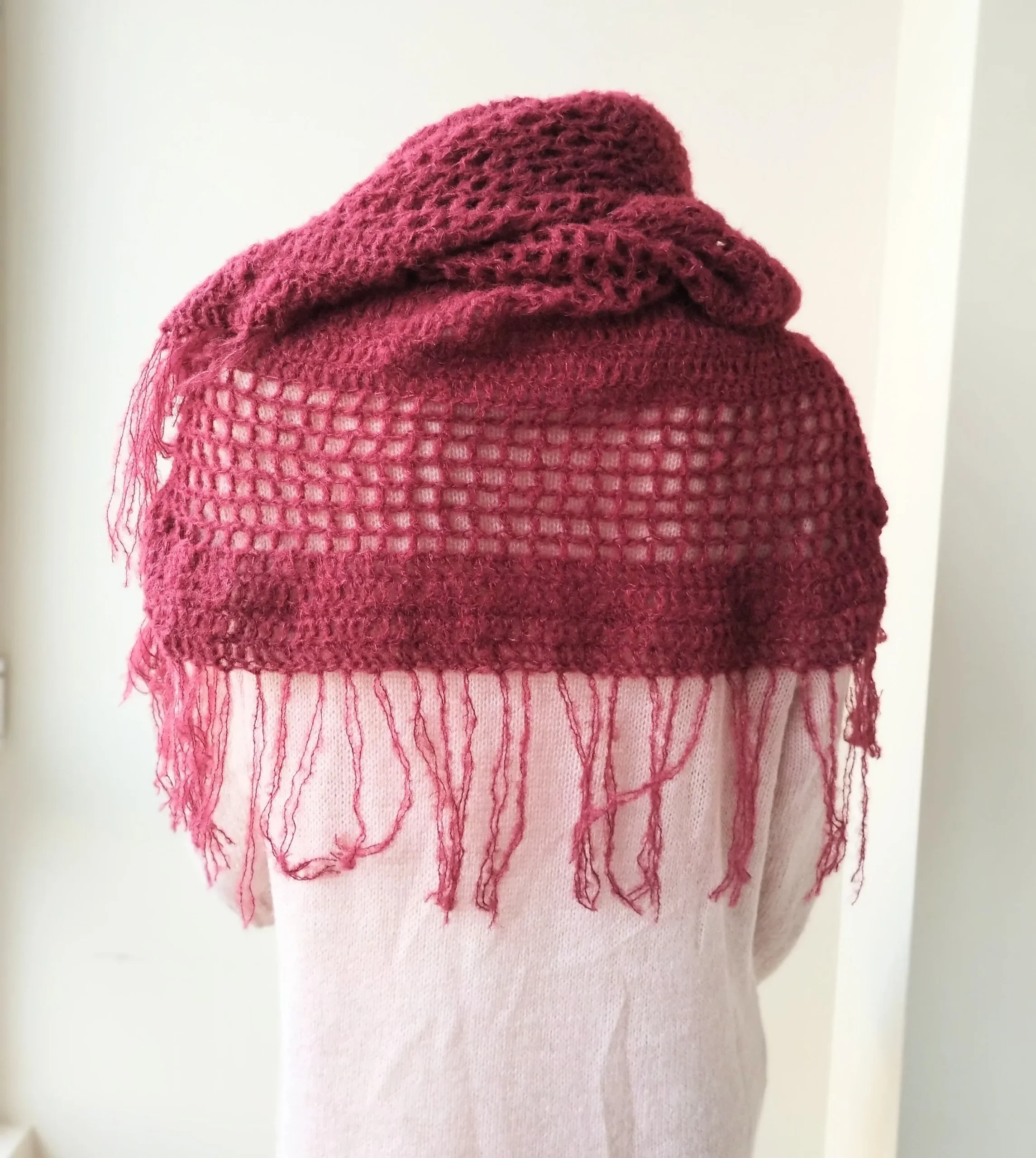 Chal de Crochet de Alpaca con flecos. Burdeos - Imagen 2