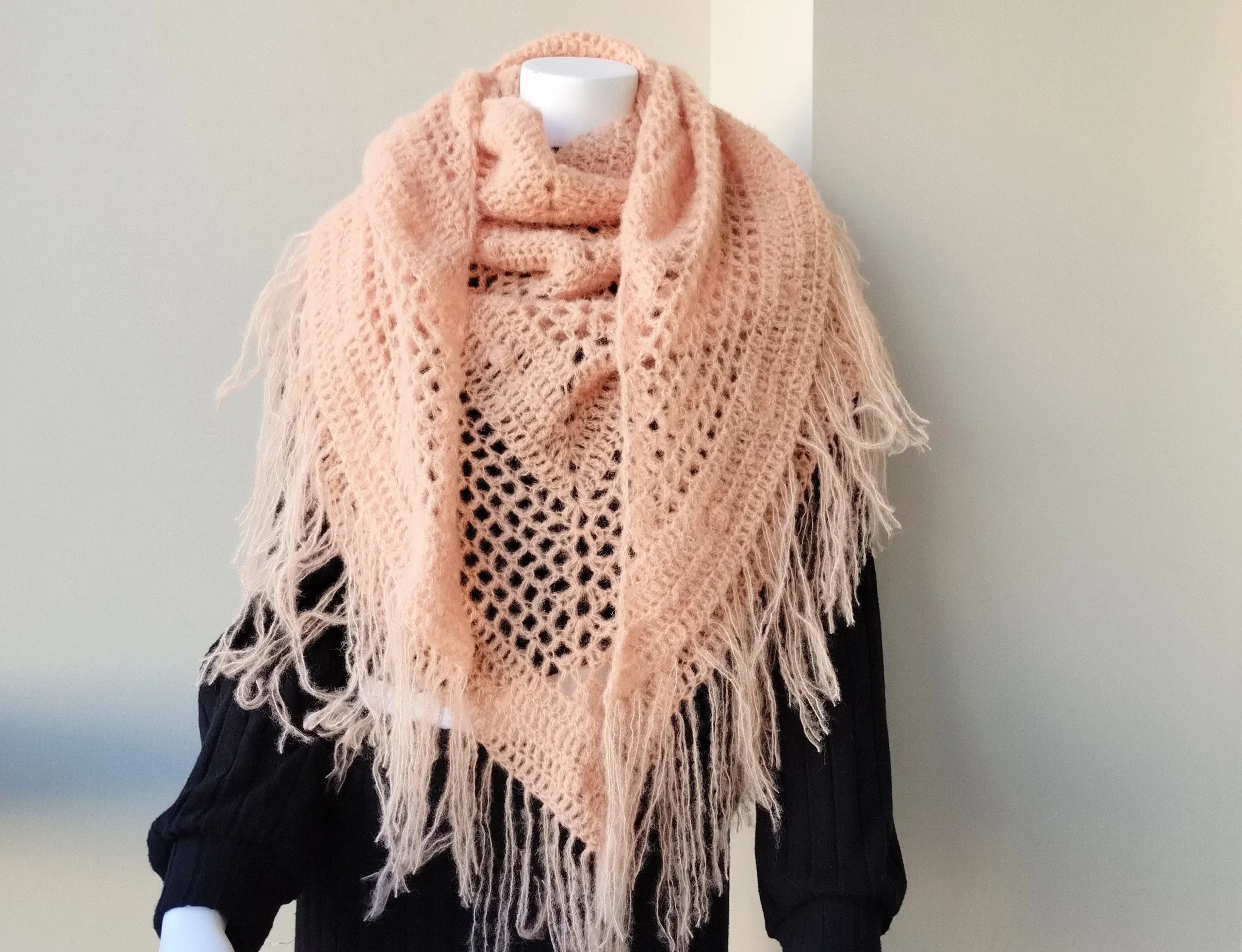 Chal de Crochet de Alpaca con Flecos. Albaricoque - Imagen 8