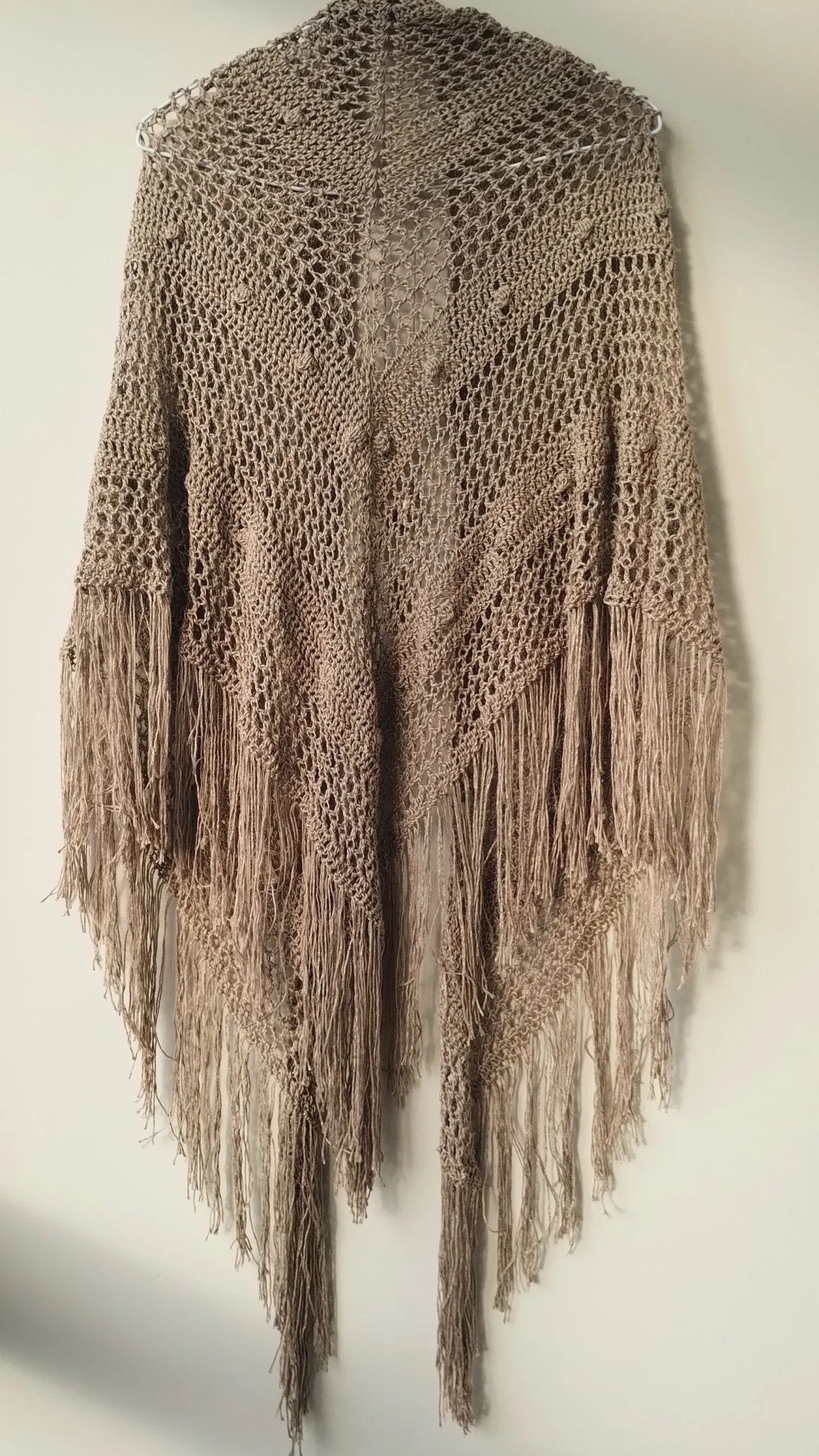 Chal beige de bambú de crochet hecho a mano - Imagen 3
