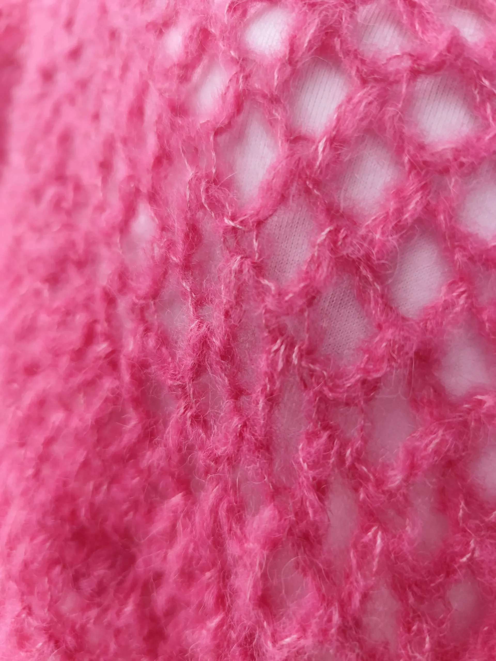 Chal de Crochet de Alpaca con Flecos. Rosa - Imagen 3