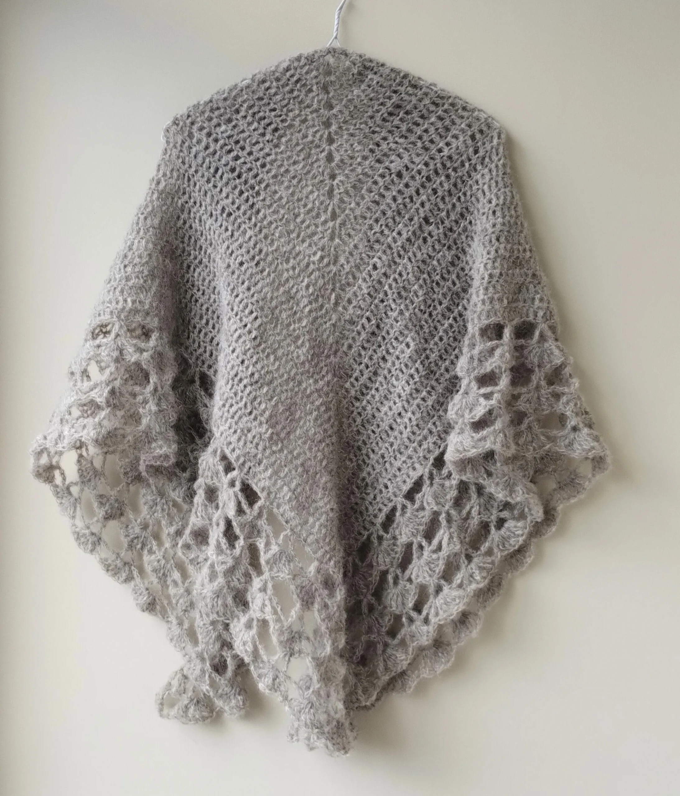 Chal de Crochet de Alpaca Gris - Imagen 3