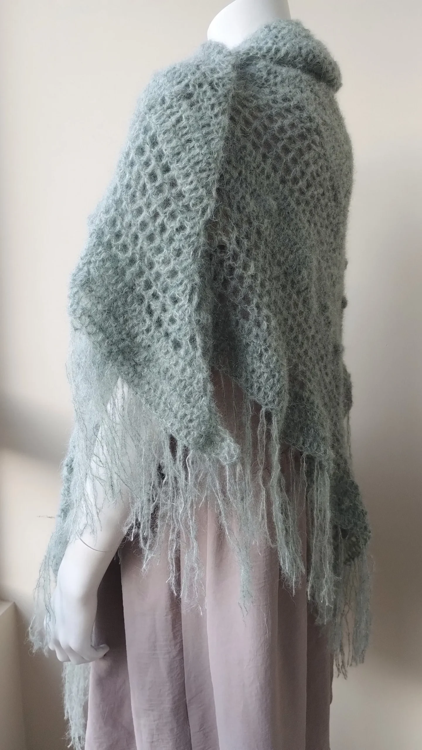 Chal de Crochet de Alpaca con Flecos. Verde - Imagen 2
