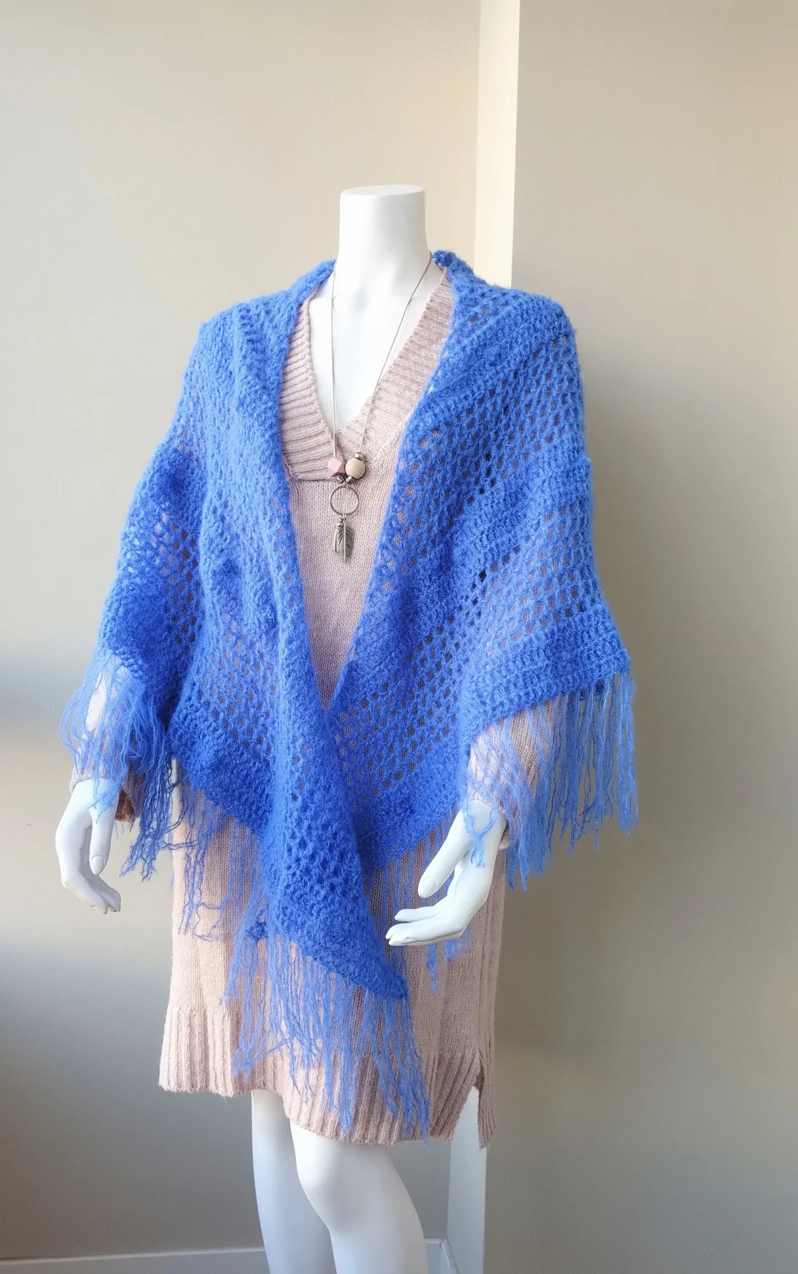 Chal de Crochet de Alpaca con Flecos. Azul Cobalto
