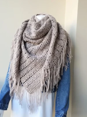 Chal de Crochet de Alpaca con Flecos. Beige