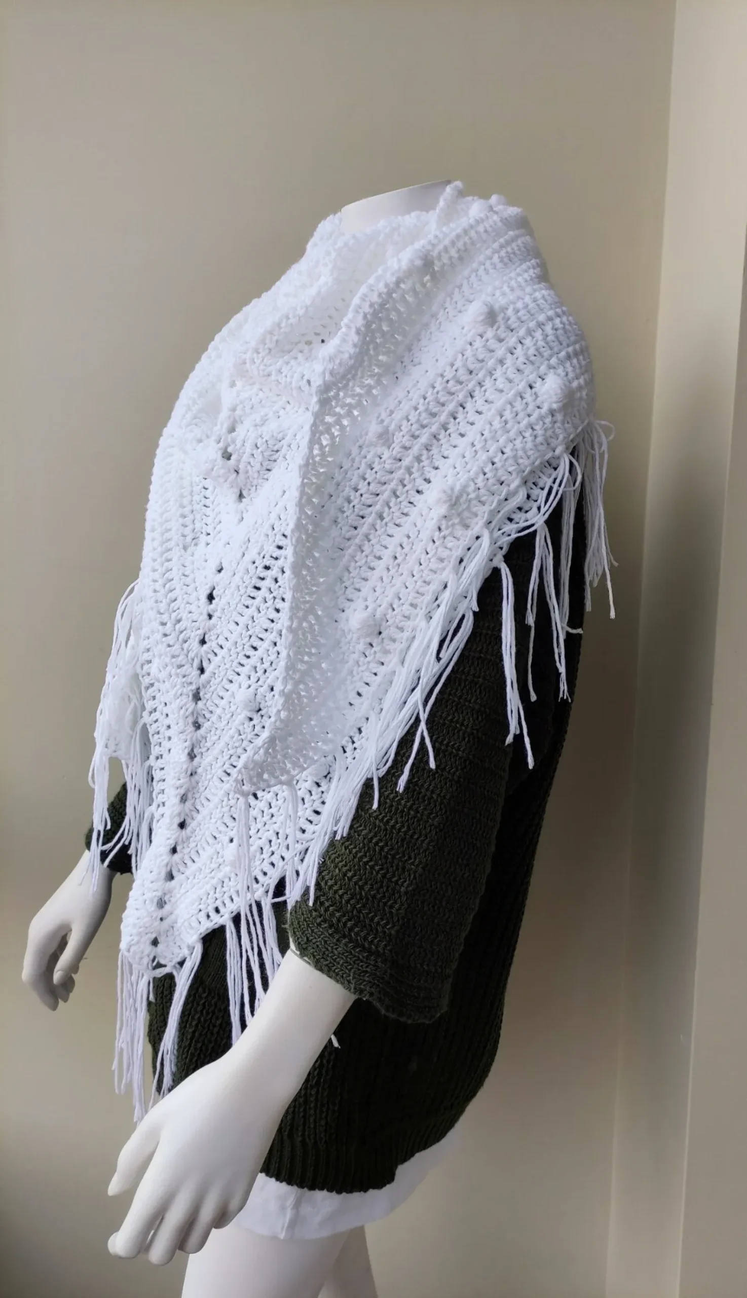 Chal de Crochet de Lana Vegetal con Flecos. Blanco - Imagen 5