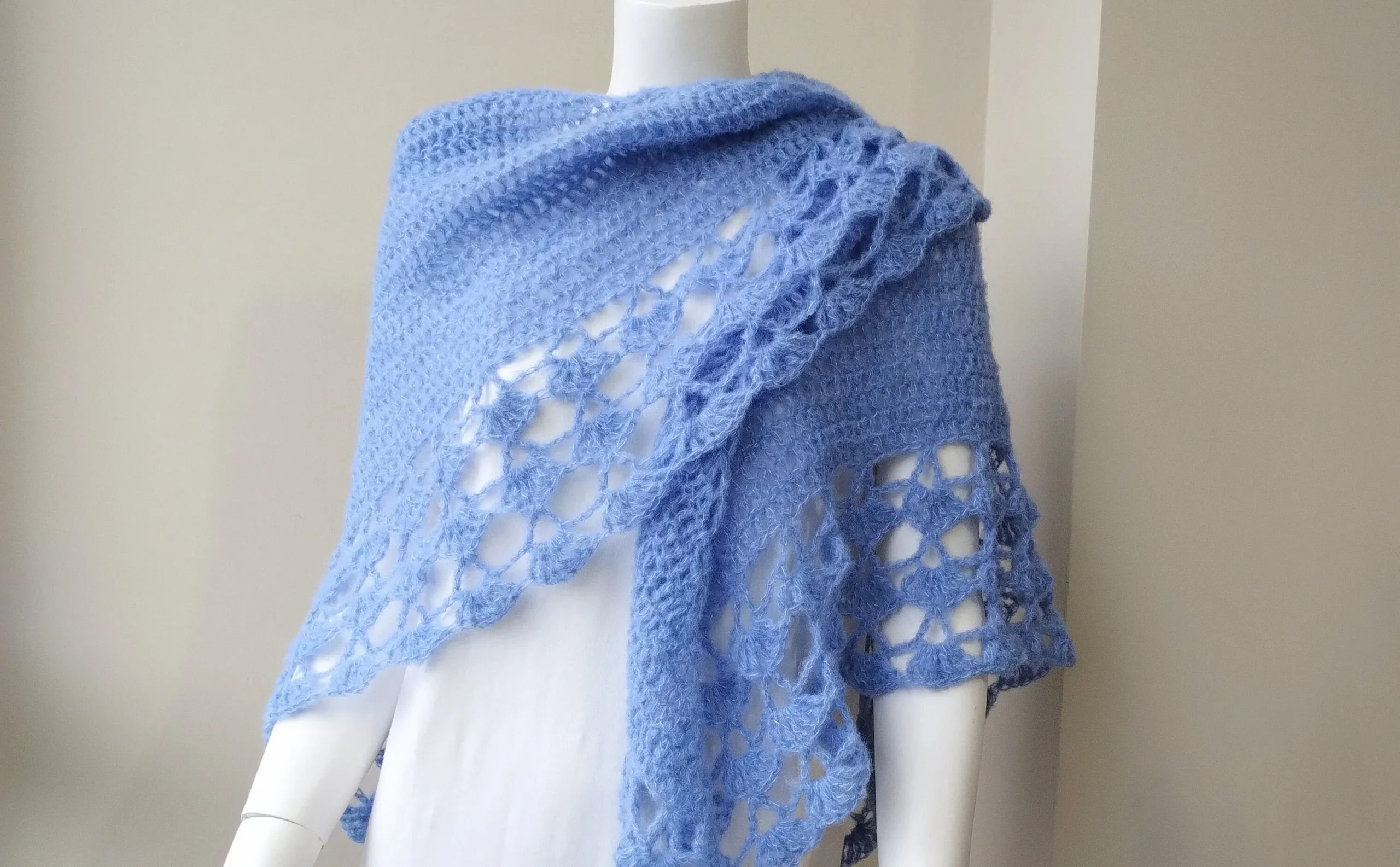 Chal de alpaca azul de ganchillo para mujer - Imagen 3