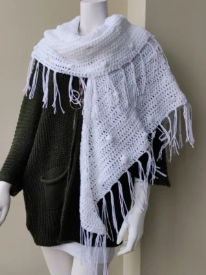 Chal de Crochet de Lana Vegetal con Flecos. Blanco