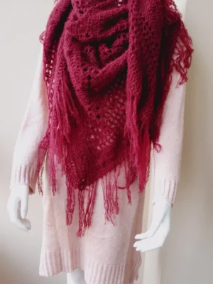 Chal de Crochet de Alpaca con flecos. Burdeos