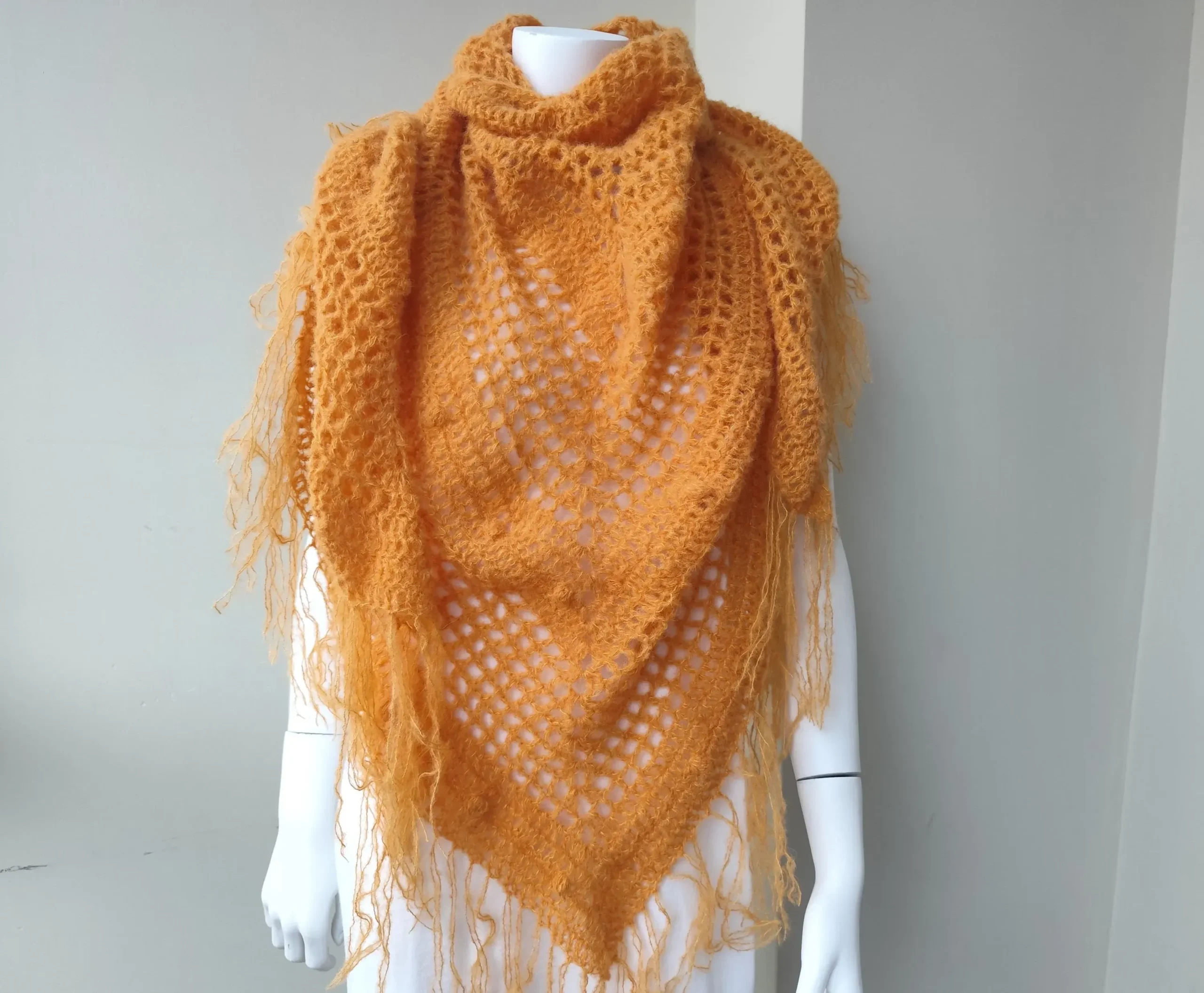 Chal de Crochet de Alpaca con Flecos. Mandarina