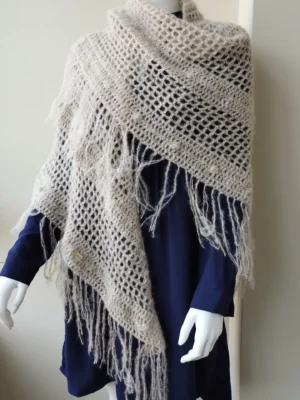 Chal de Crochet de Alpaca Beige con Flecos