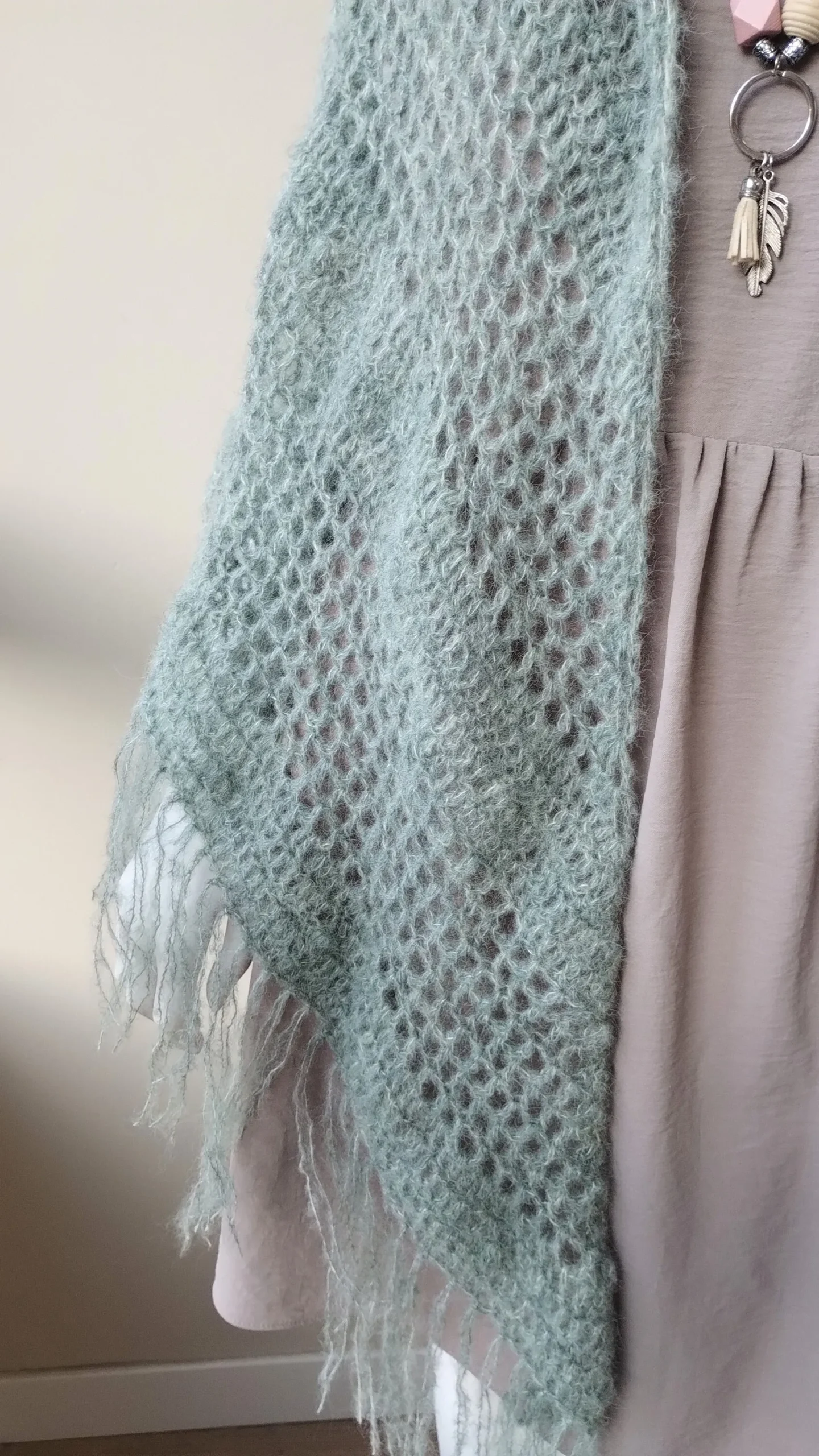Chal de Crochet de Alpaca con Flecos. Verde - Imagen 4