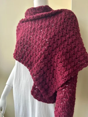 Chal de Crochet de Alpaca cuadrado. Burdeos