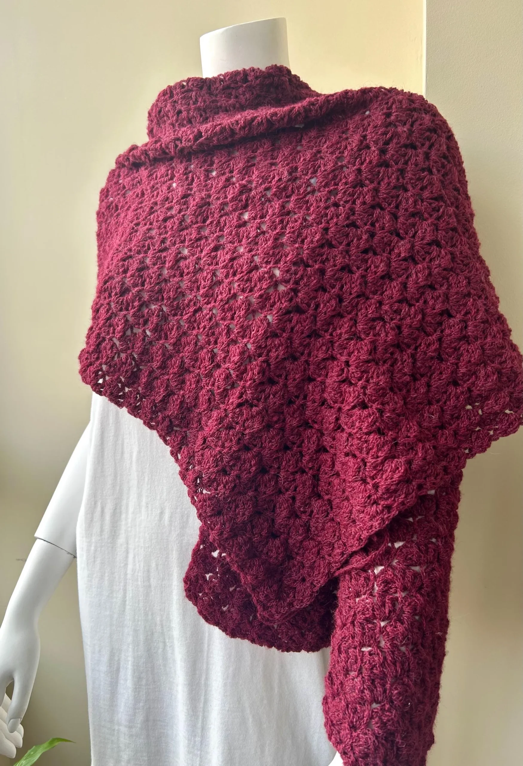 Chal de Crochet de Alpaca cuadrado. Burdeos
