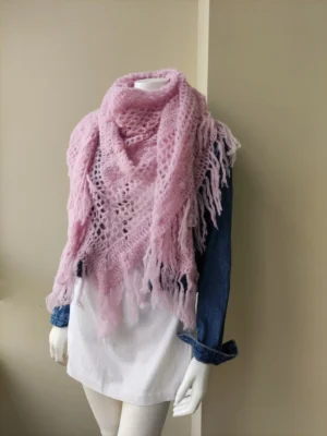 Chal de Crochet de Alpaca Rosa con Flecos