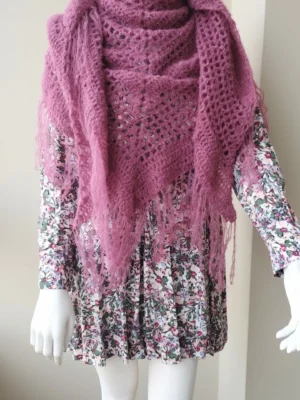 Chal de Crochet de Alpaca con Flecos. Rosa