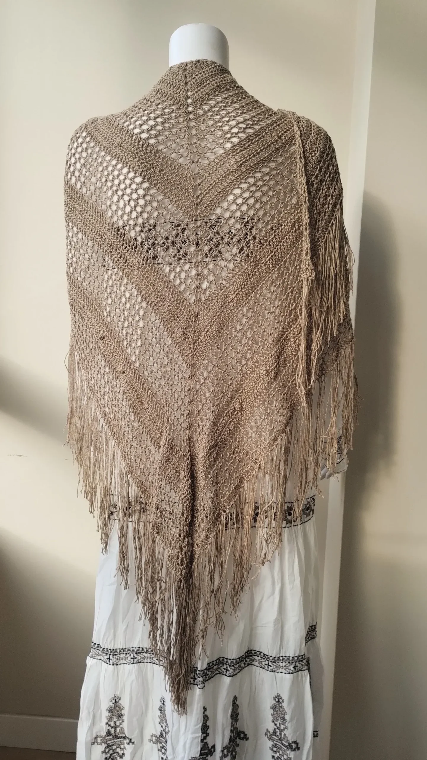 Chal beige de bambú de crochet hecho a mano - Imagen 6