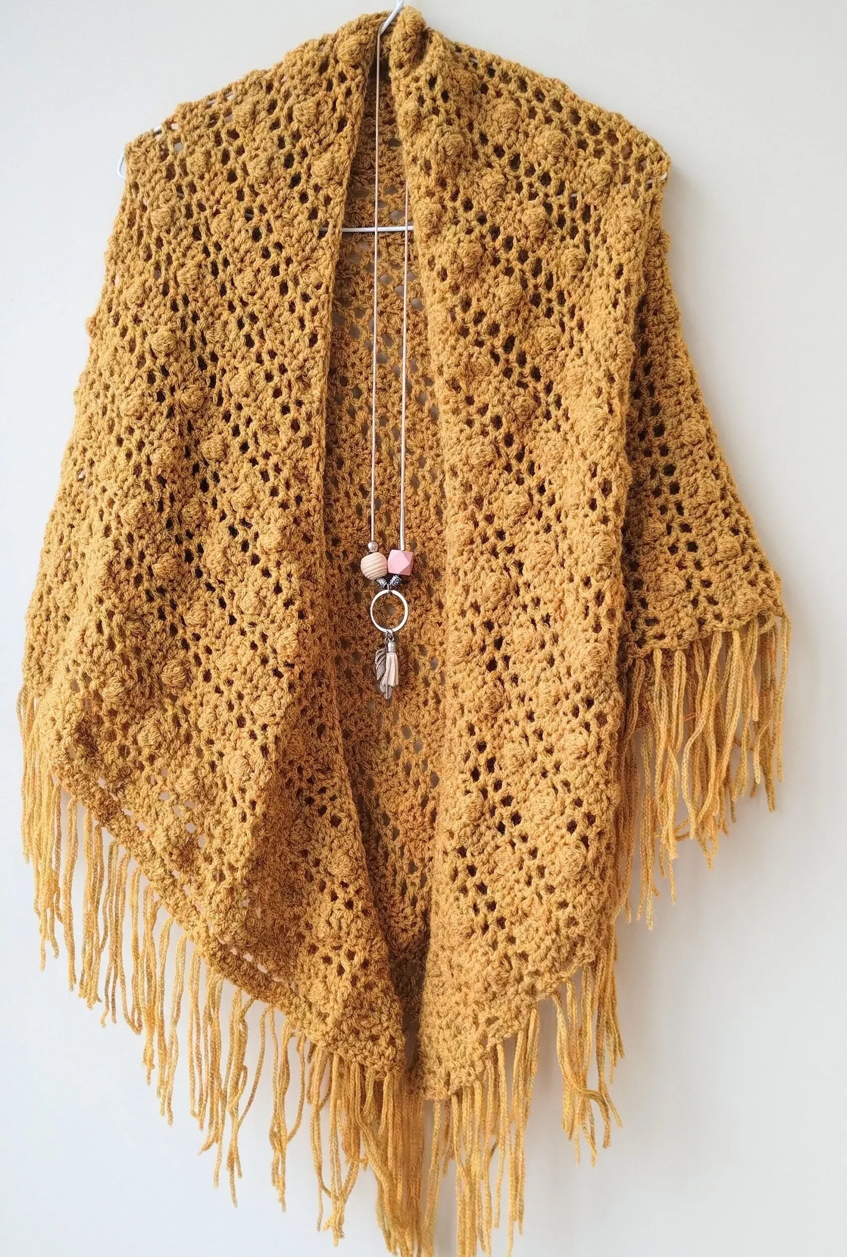 Chal de Crochet de Alpaca con Flecos. Amarillo - Imagen 3