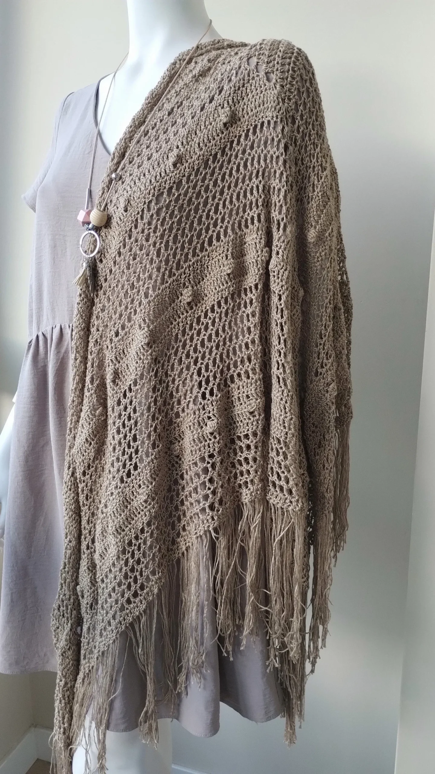Chal beige de bambú de crochet hecho a mano - Imagen 7