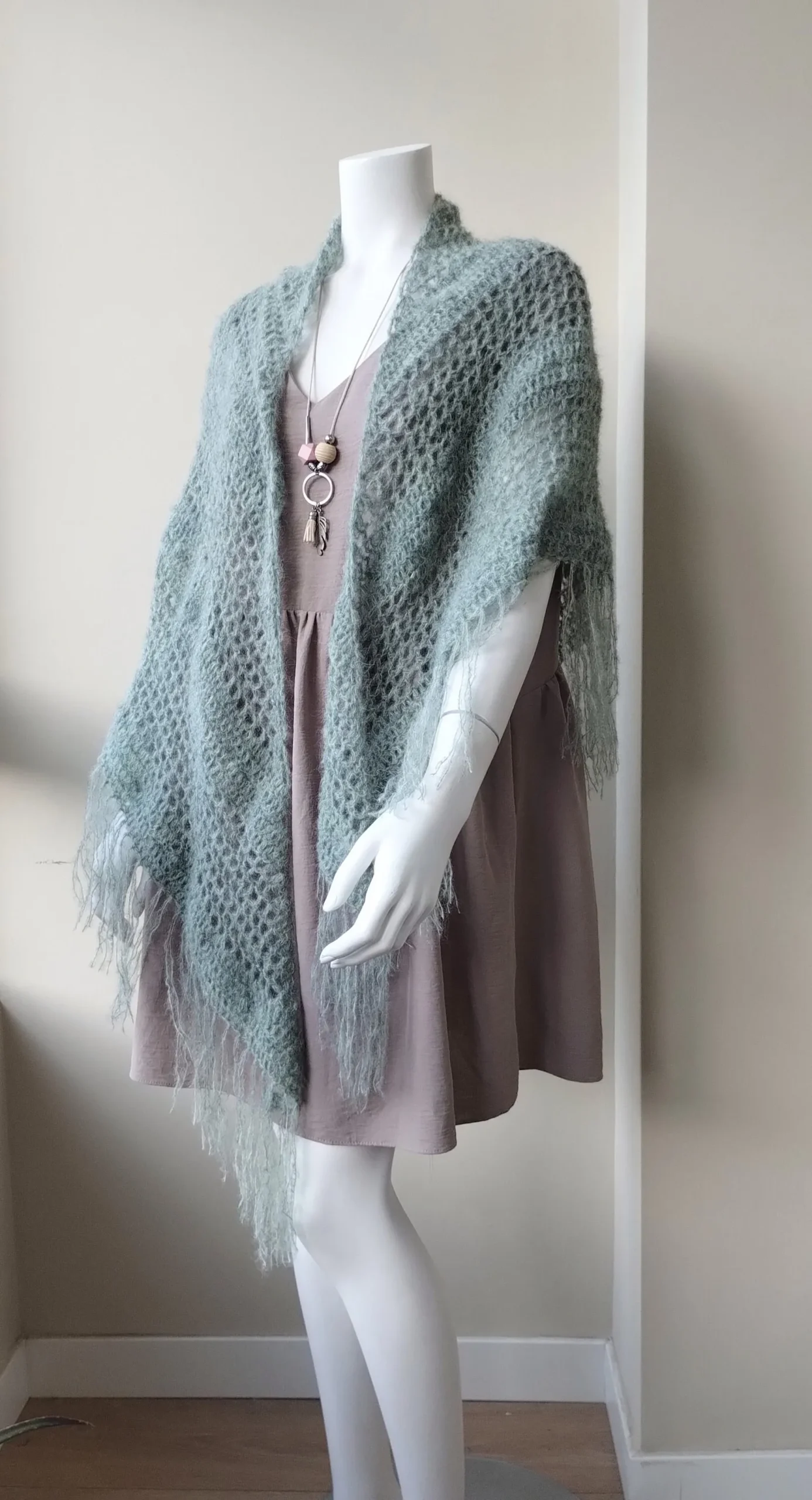 Chal de Crochet de Alpaca con Flecos. Verde - Imagen 6