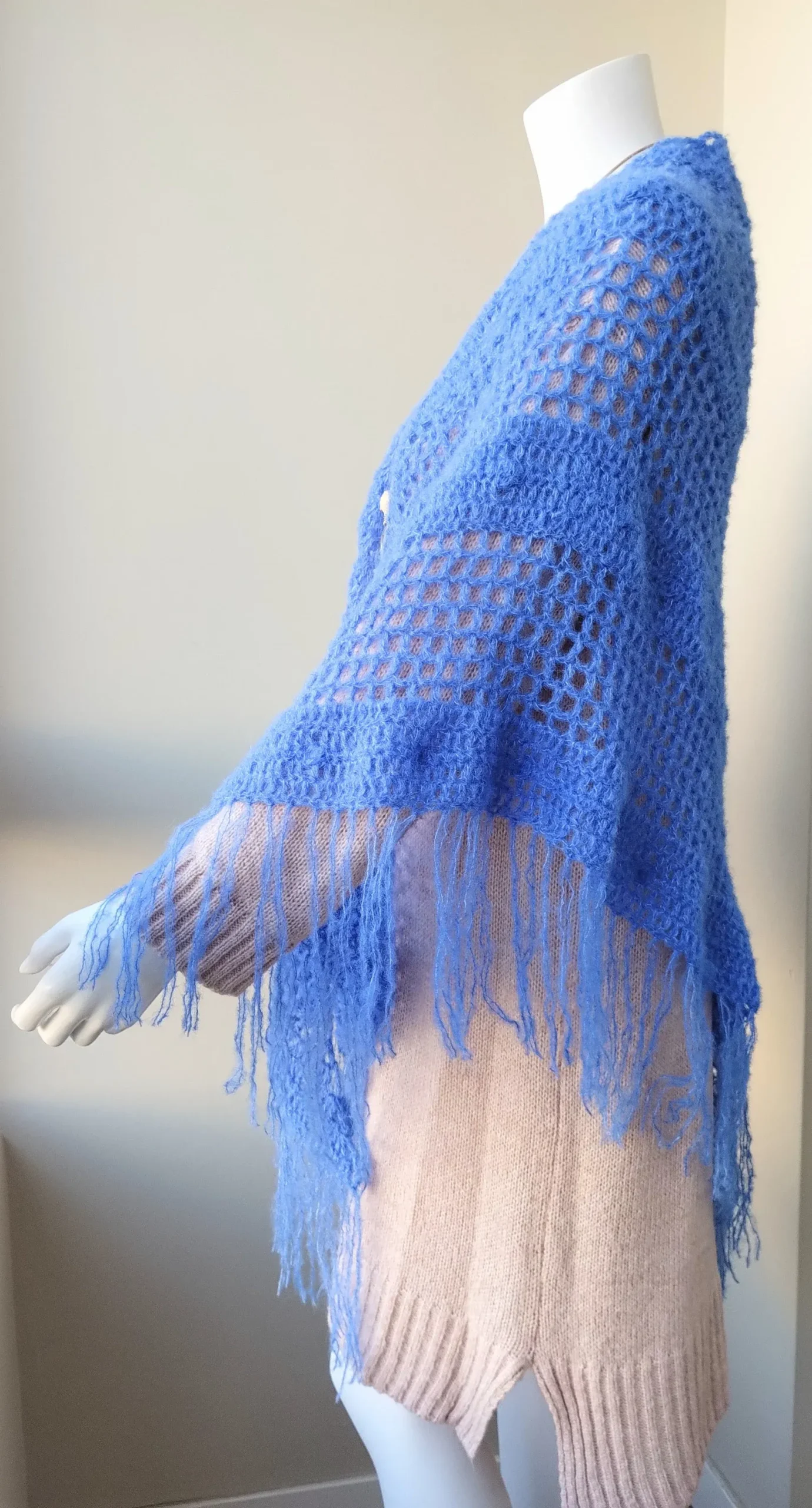 Chal de Crochet de Alpaca con Flecos. Azul Cobalto - Imagen 7