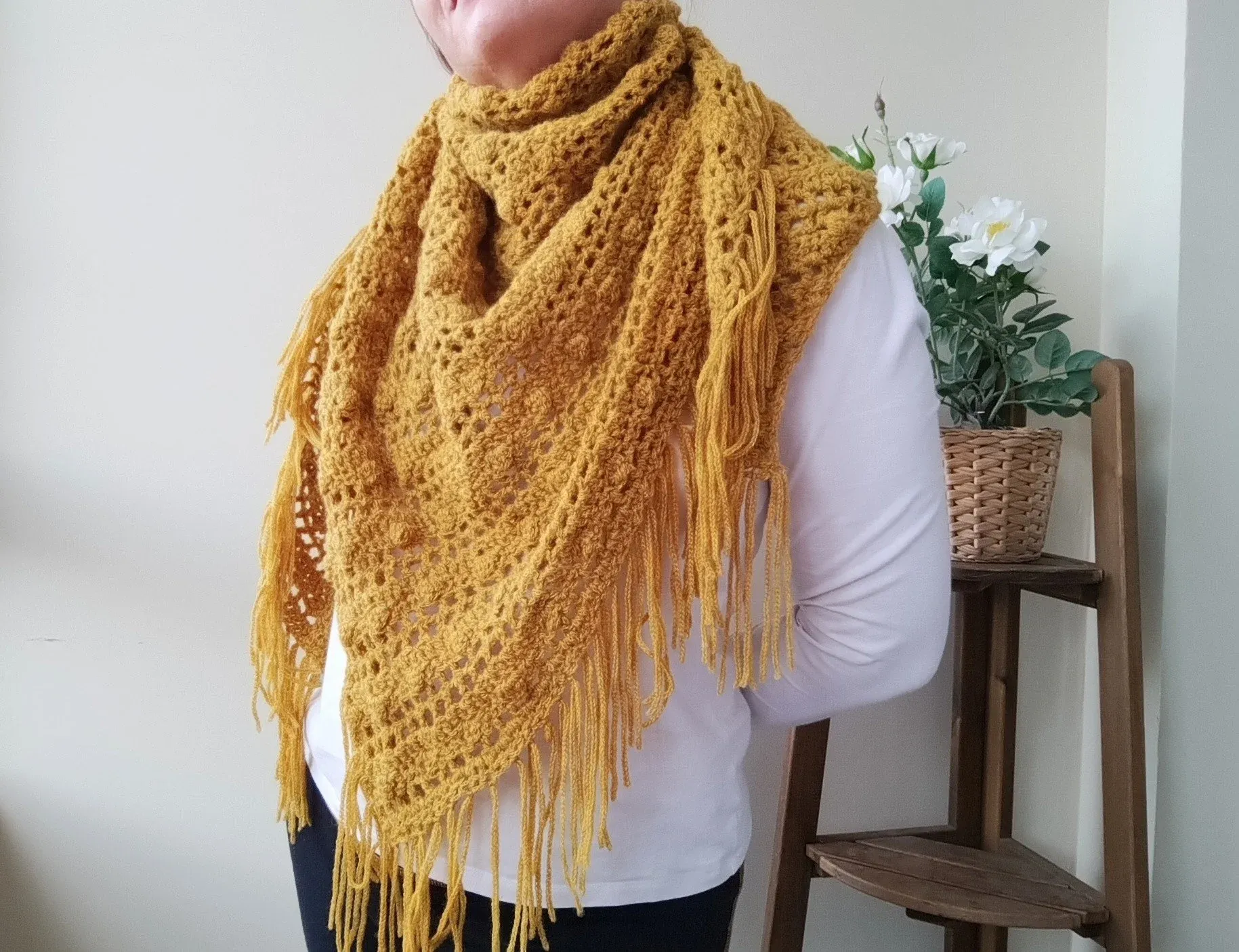Chal de Crochet de Alpaca con Flecos. Amarillo - Imagen 5