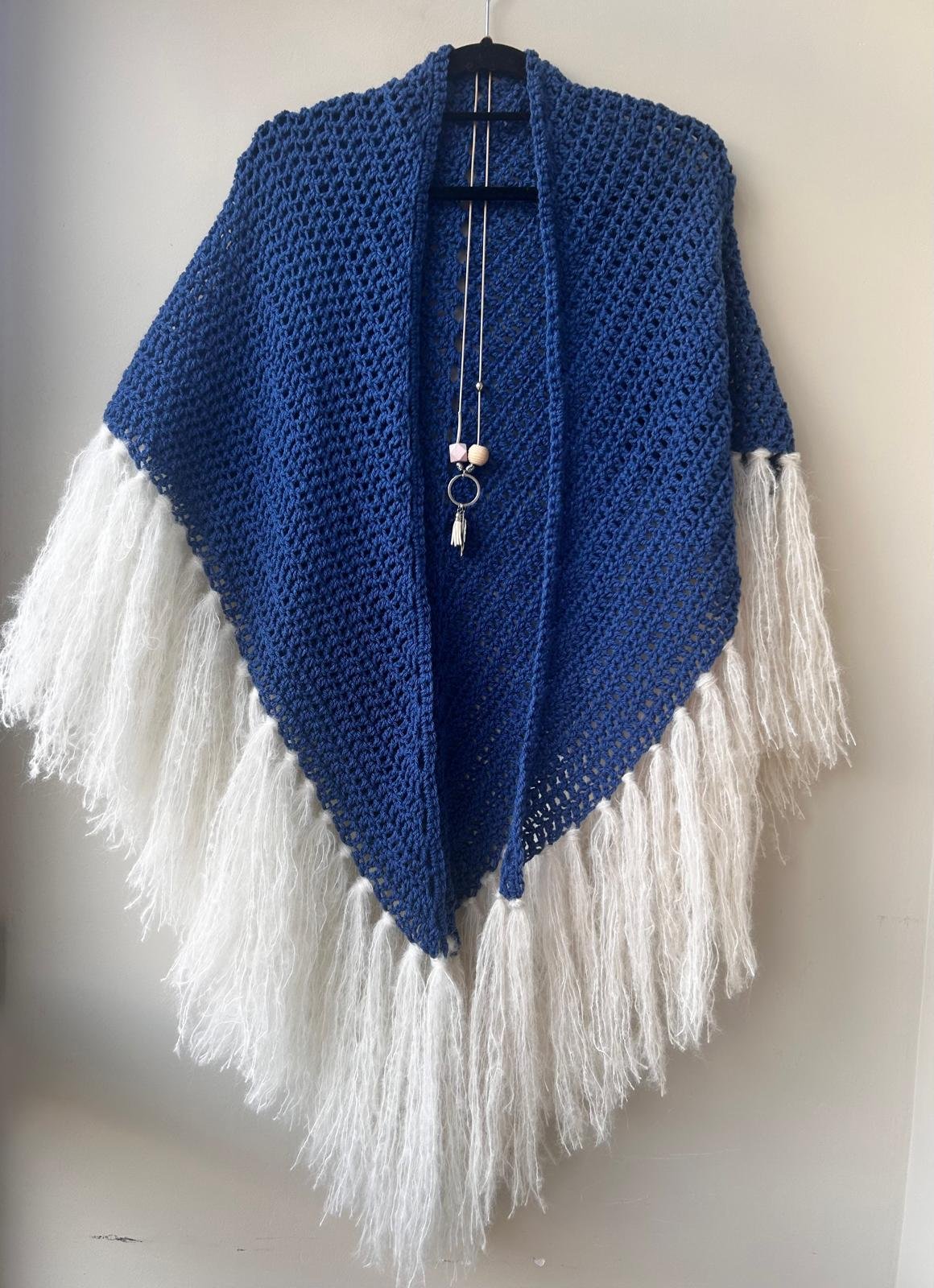Chal de crochet con flecos pluma de alpaca